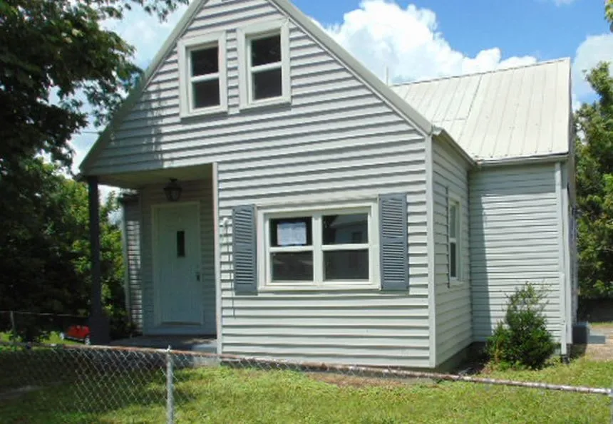 HUD Home — 10005 E Highway 144, Stephensport, KY 40170
