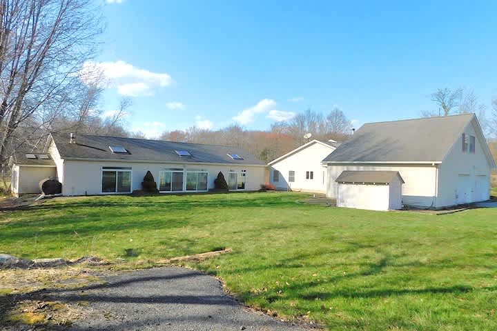 HUD Home — 1036 Benjamin Van Keuren Dr, Pine Bush, NY 12566