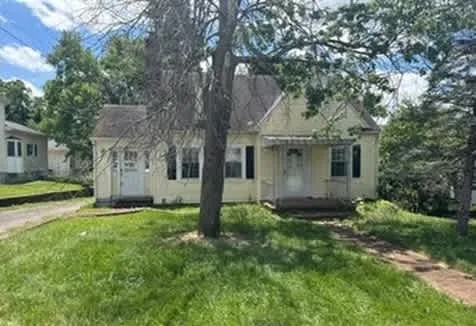 HUD Home — 214 E Virginia Ave, Springfield, KY 40069
