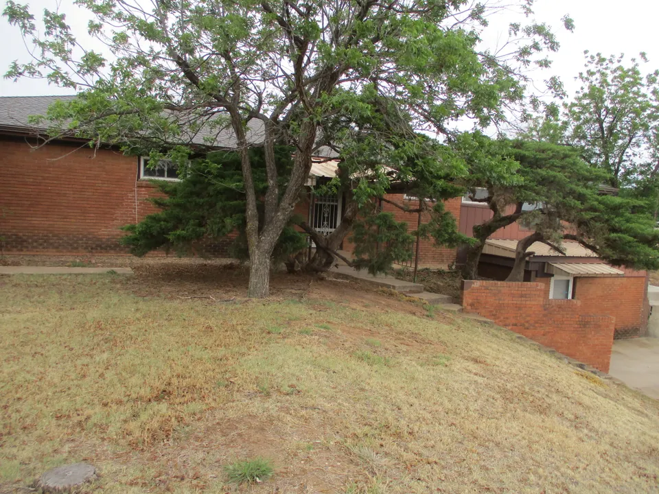 HUD Home — 1200 E Harvester Ave, Pampa, TX 79065