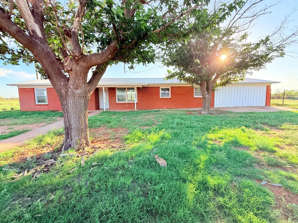 HUD Home β 1860 Se 2001, Andrews, TX 79714