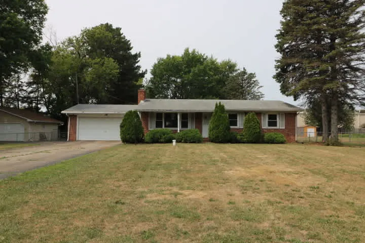 HUD Home — 1031 Arapaho Dr, Burton, MI 48509