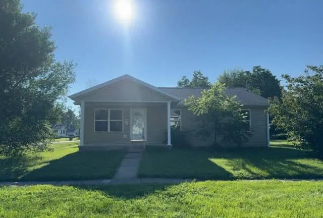 HUD Home — 557 N Hickory St, Centralia, IL 62801
