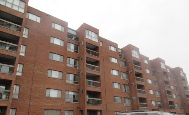 HUD Home — 701 Forum Sq #607, Glenview, IL 60025