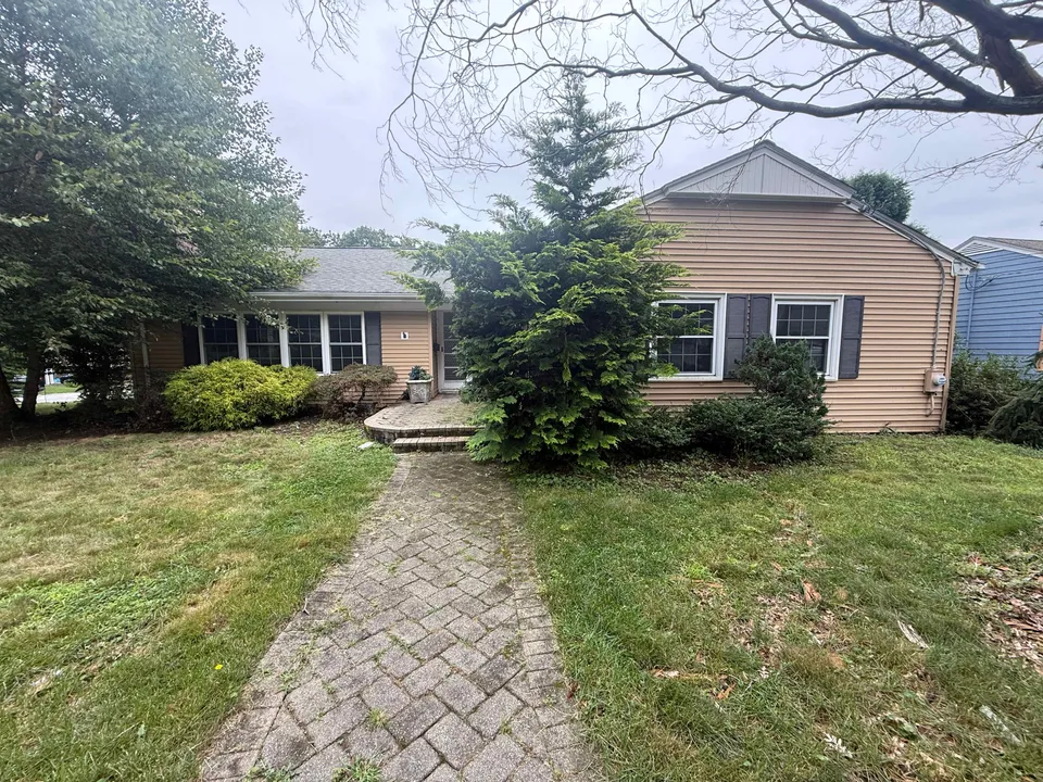 HUD Home β 243 Deerfield Rd, Cranston, RI 02920