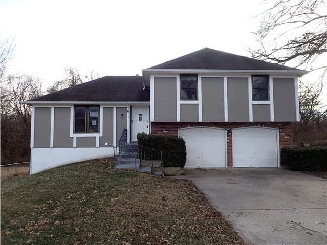 HUD Home — 7611 E 100th Ter, Kansas City, MO 64134