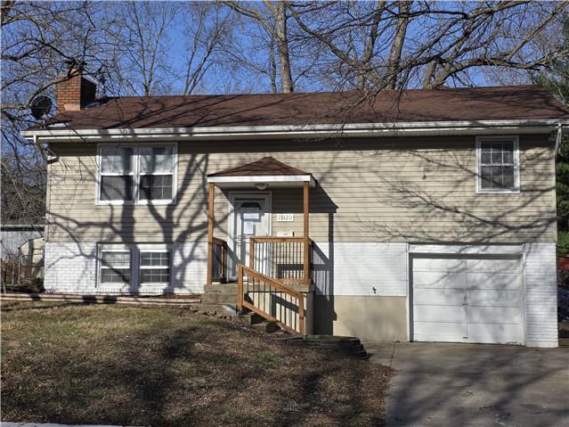 HUD Home — 13420 Belmeade Ave, Grandview, MO 64030
