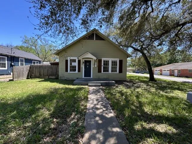 HUD Home β 400 N Stevenson St, Eagle Lake, TX 77434