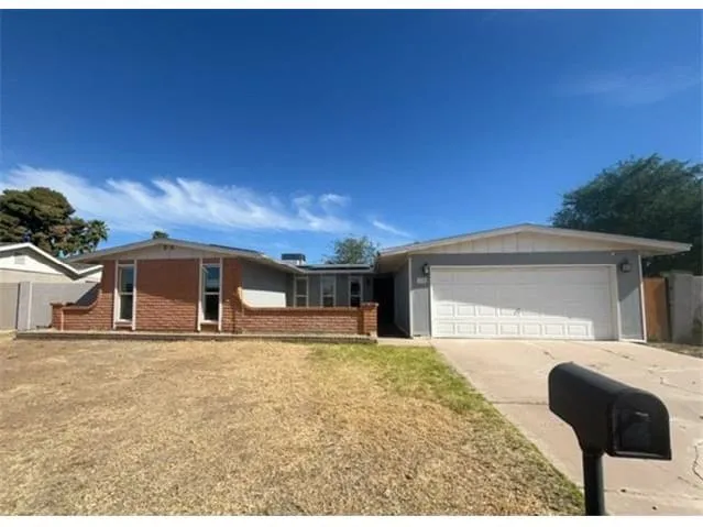 HUD Home β 3656 W Windrose Dr, Phoenix, AZ 85029