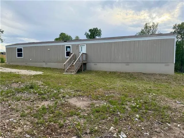 HUD Home — 309 Oak Arbor Trl, Del Valle, TX 78617
