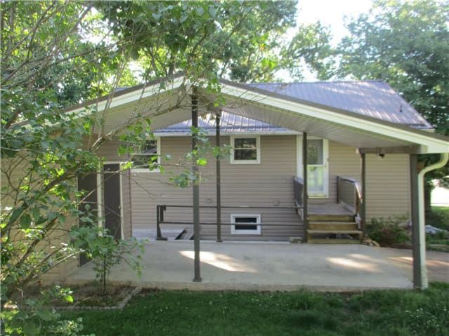 HUD Home — 300 Lakeview Cir, Bluff City, TN 37618