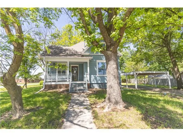 HUD Home — 221 S Kentucky St, Mexico, MO 65265
