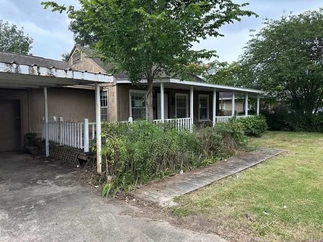 HUD Home β 2295 Central Dr, Beaumont, TX 77706