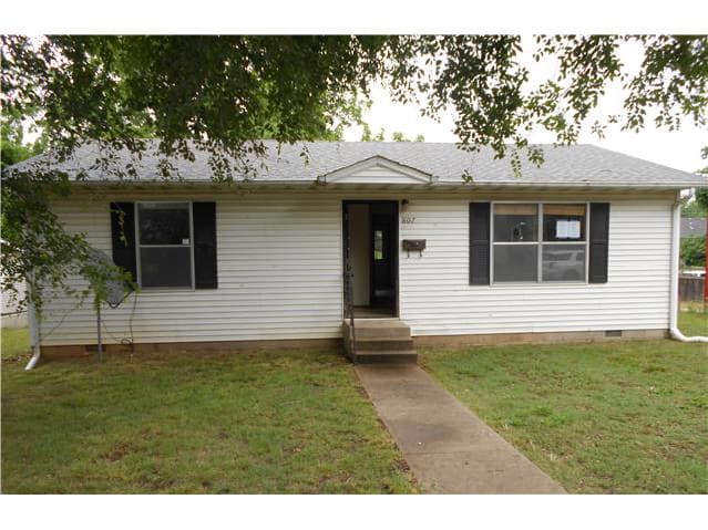 HUD Home — 807 N 3rd, Monett, MO 65708
