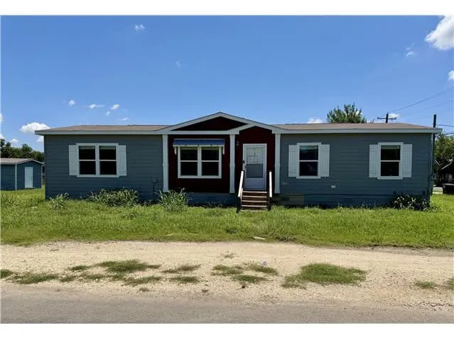 HUD Home β 1712 17th St, Hondo, TX 78861