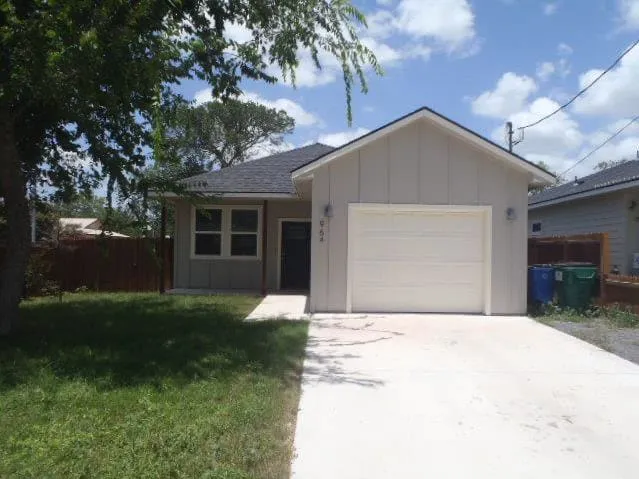HUD Home β 964 Allende St, Seguin, TX 78155