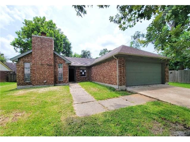 HUD Home — 15502 Richford Dr, Friendswood, TX 77546