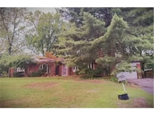 HUD Home — 8 Price Meadows Dr, St. Louis, MO 63132