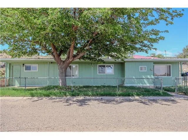 HUD Home — 104 La Jolla St, Holbrook, AZ 86025