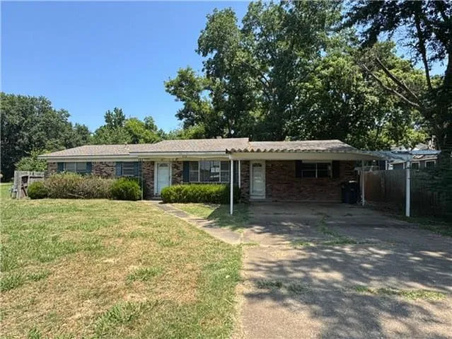 HUD Home — 212 S Wheeler Ave, Sallisaw, OK 74955