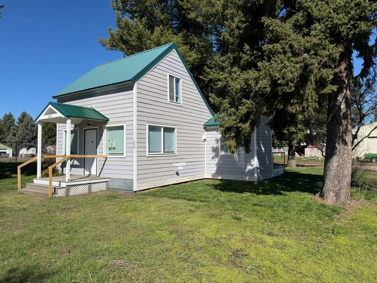 HUD Home β 206 W Pearl St, Oakesdale, WA 99158