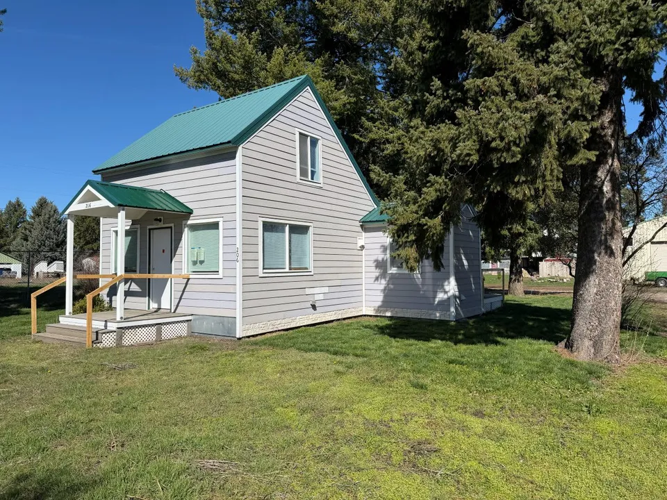 HUD Home β 206 W Pearl St, Oakesdale, WA 99158
