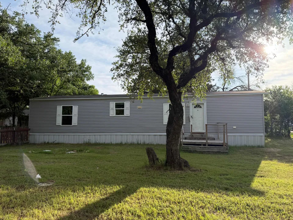 HUD Home — 2802 Sycamore Court, Granbury, TX 76048