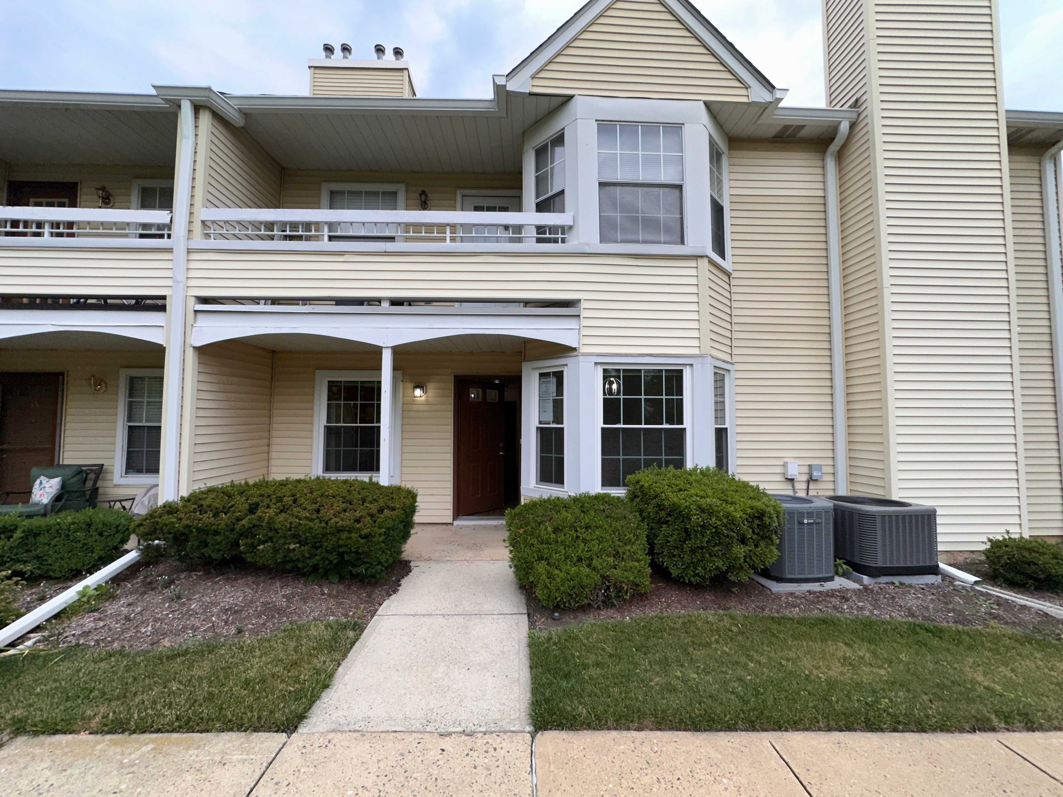 HUD Home — 16 Fryer Ct, Hightstown, NJ 08520