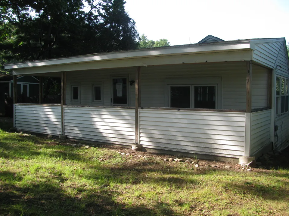 HUD Home β 128n Lake Ave, Southwick, MA 01077