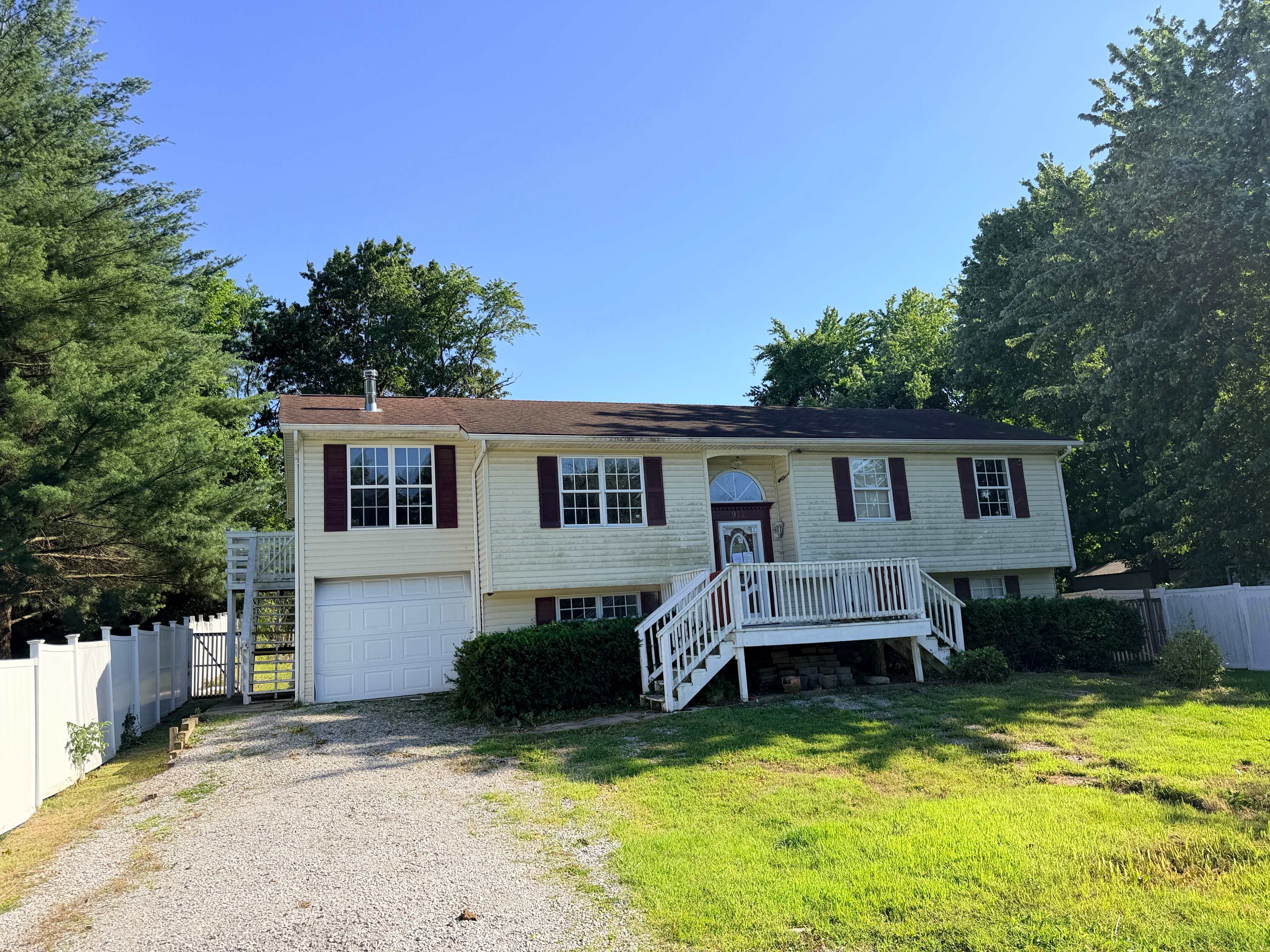 HUD Home — 912 Glenn Ave, Carterville, IL 62918