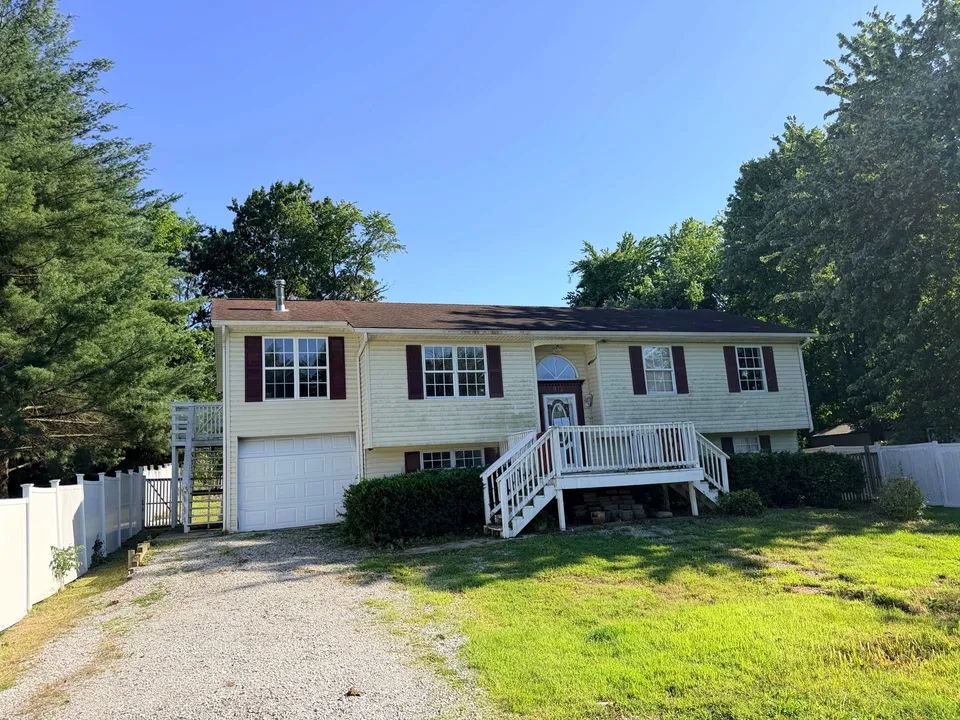 HUD Home β 912 Glenn Ave, Carterville, IL 62918