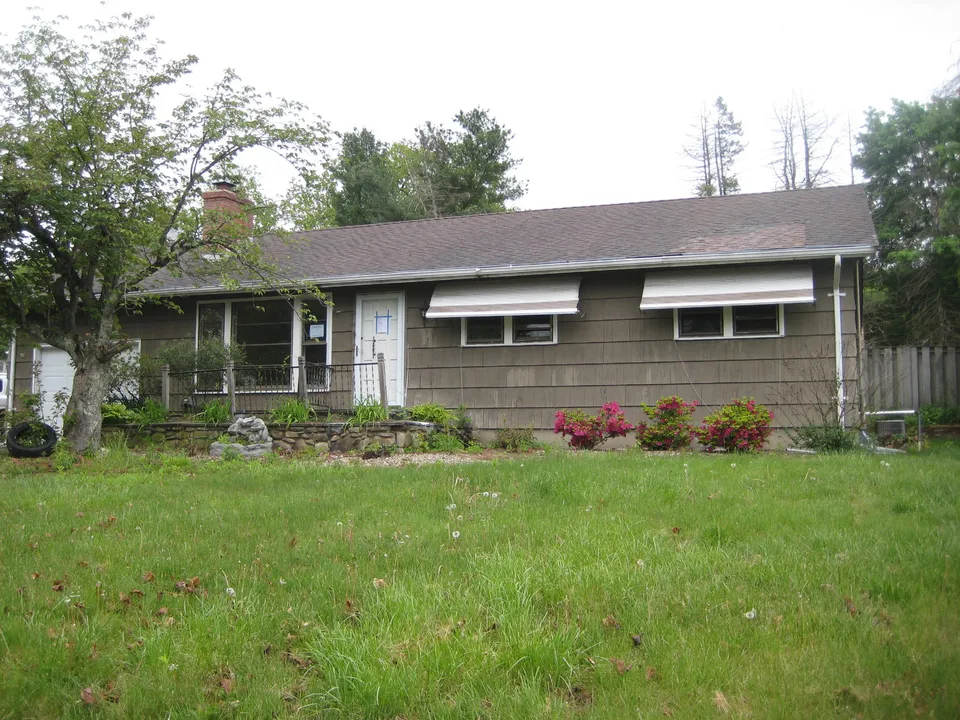 HUD Home — 18 Summit Rd, Vernon, CT 06066