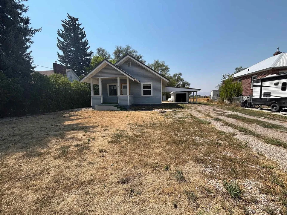 HUD Home — 235 Bannock St, Malad City, ID 83252