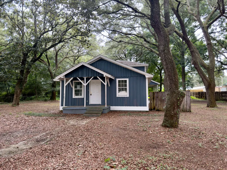 HUD Home — 630 Bailey Dr, Niceville, FL 32578