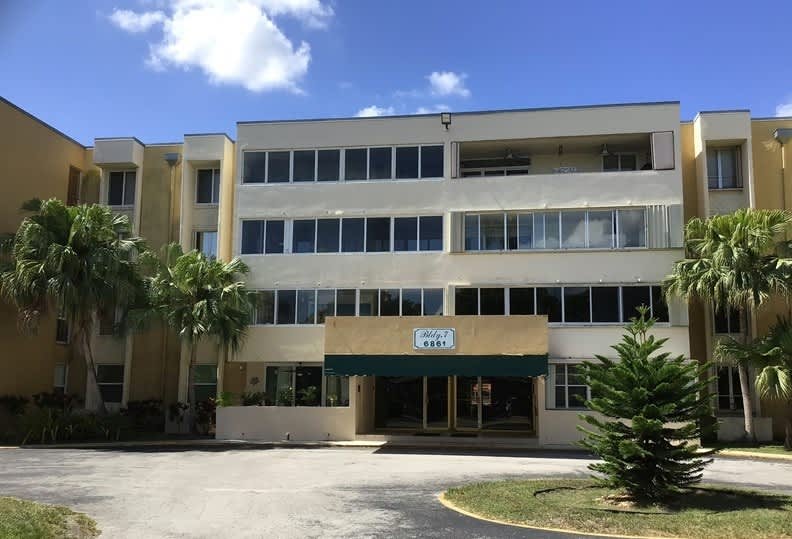 HUD Home — 6861 Sw 147th Ave Apt 3g, Miami, FL 33193