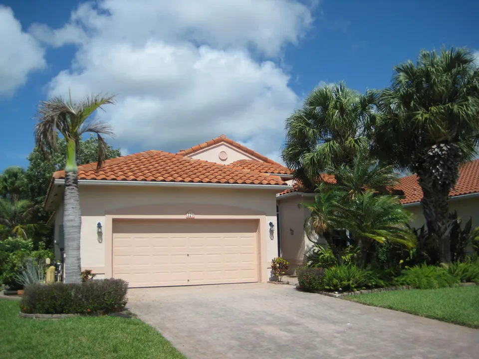HUD Home — 329 Nw Millpond Ln, Port Saint Lucie, FL 34986
