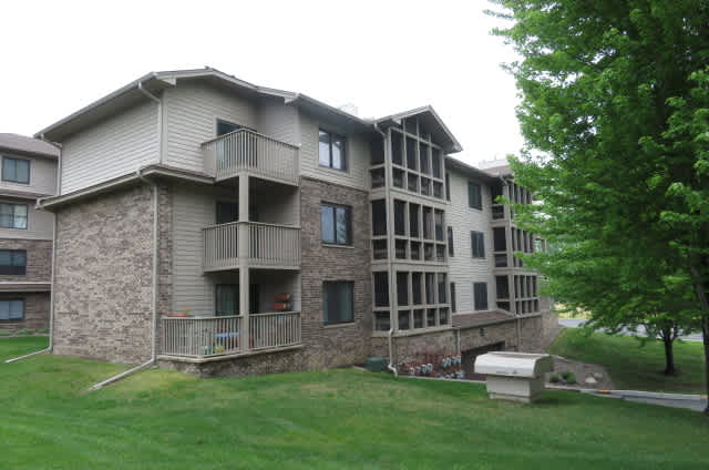HUD Home — 3801 W 98th St 402, Bloomington, MN 55431