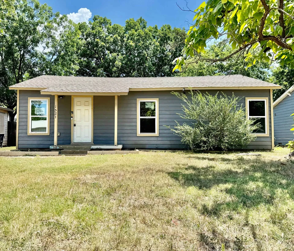 HUD Home — 1521 Withers Street, Fort Worth, TX 76105