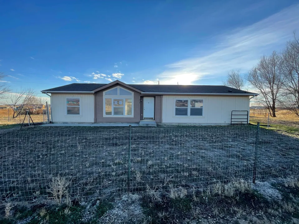 HUD Home — 319 Sw Fly By Ave, Mountain Home, ID 83647
