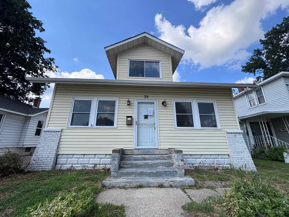 HUD Home — 75 Eckhard Ave, Wood River, IL 62095