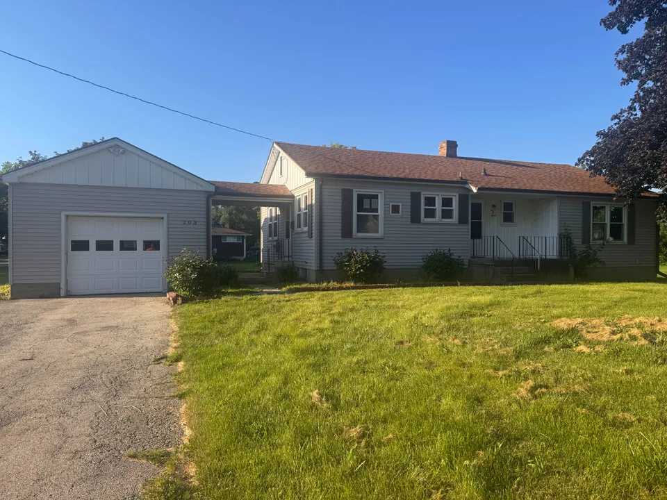 HUD Home β 203 E 2nd St, Genoa, IL 60135