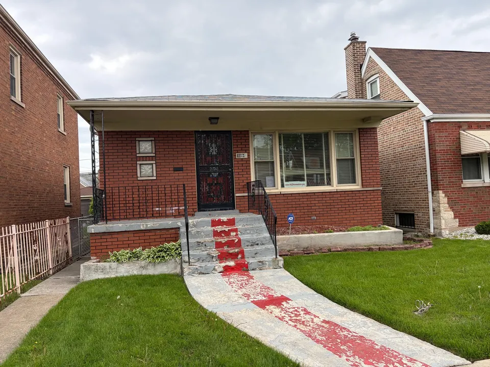 HUD Home — 10031 S Forest Ave, Chicago, IL 60628
