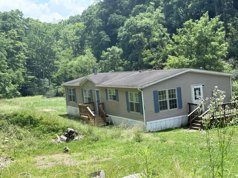 HUD Home β 1293 Flag Run Rd, Clarksburg, WV 26301