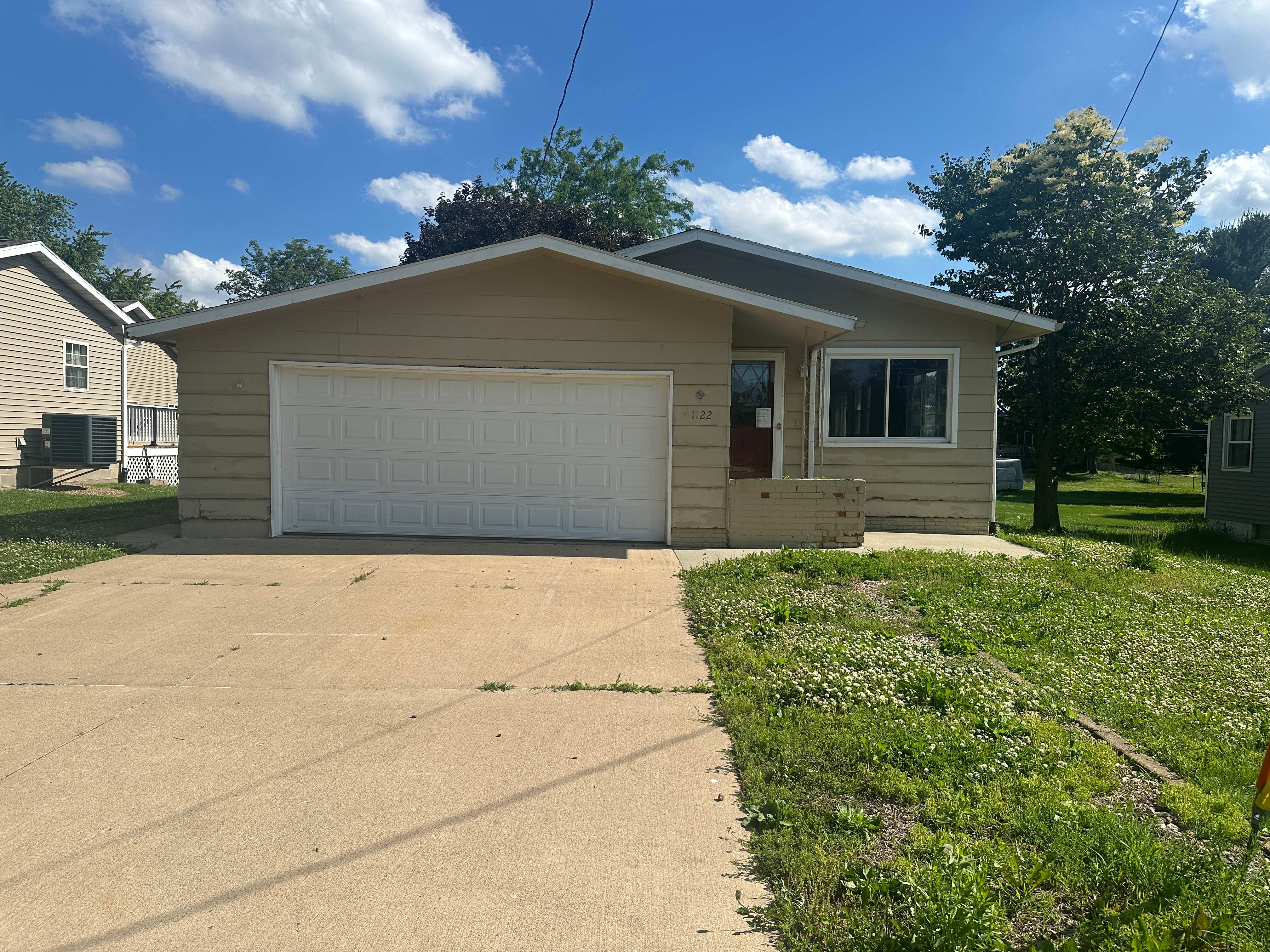 HUD Home β 1122 E 3rd St, Vinton, IA 52349