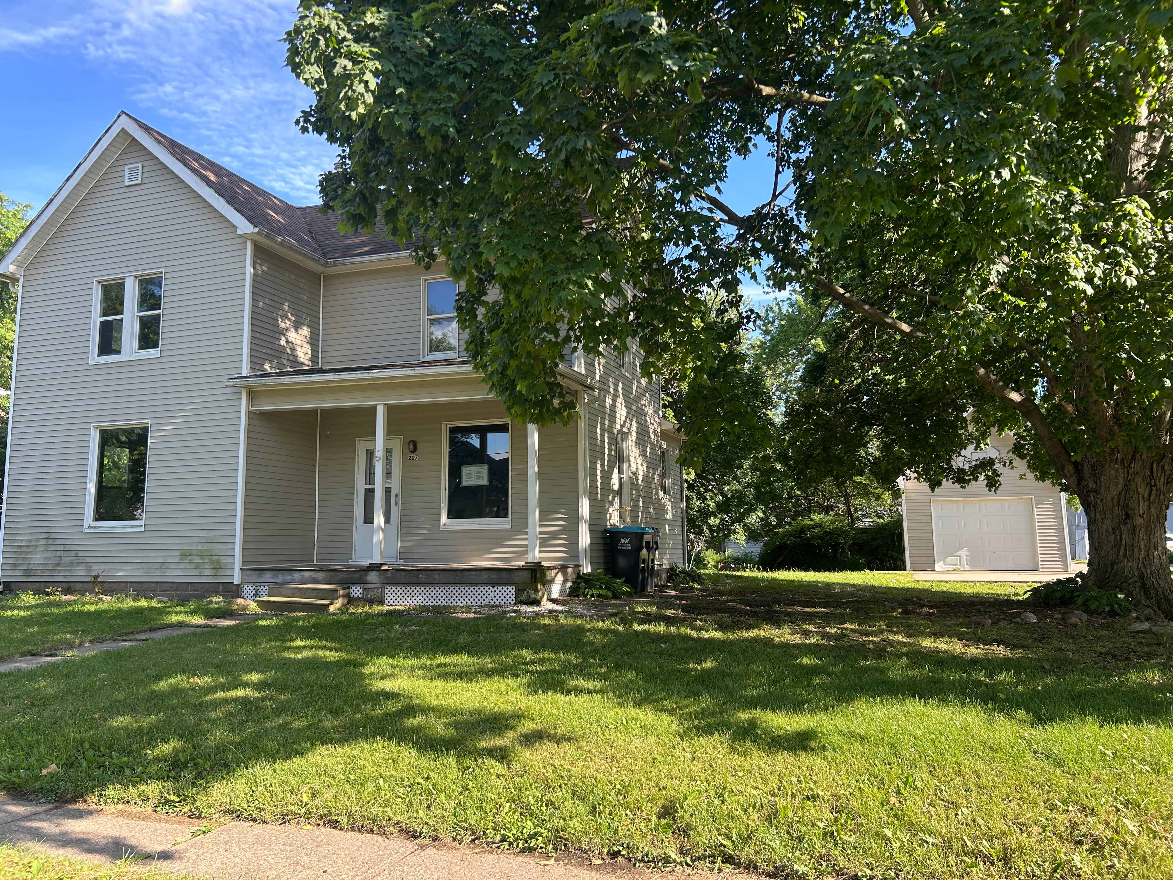 HUD Home — 207 E Jayne St, Lone Tree, IA 52755