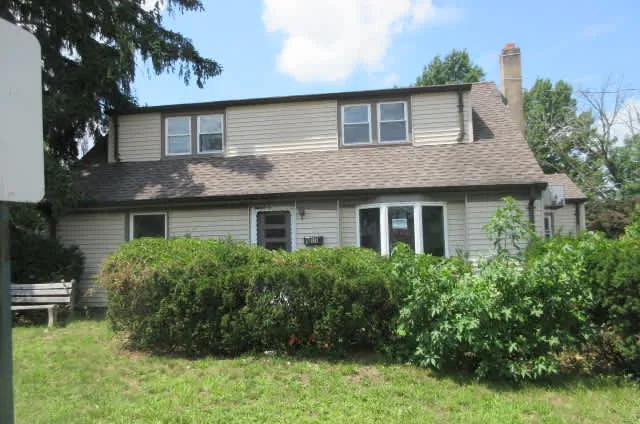 HUD Home β 913 Briar Cliff Ave, Maywood, NJ 07607