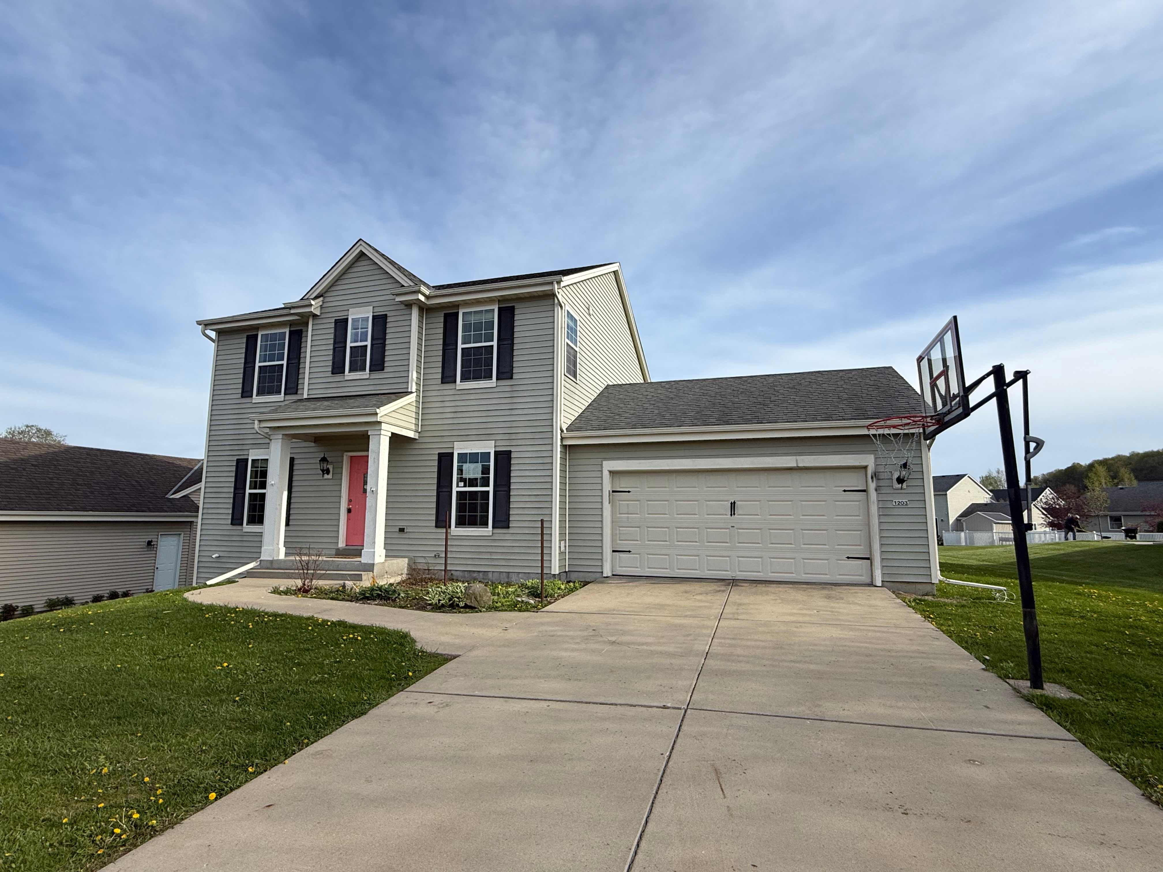 HUD Home — 1203 Hazelcrest Dr, Watertown, WI 53094