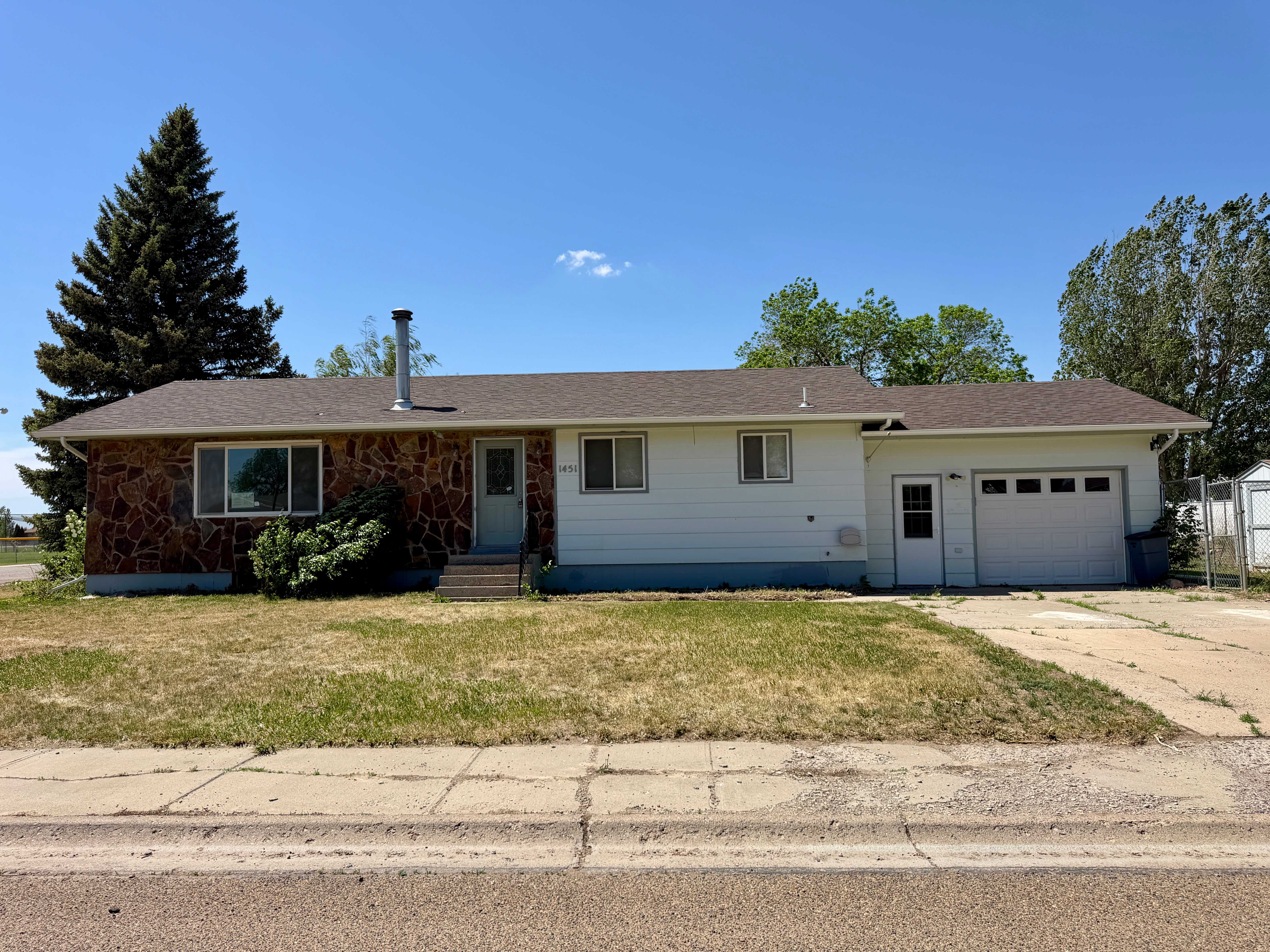 HUD Home — 1451 11th Ave SW, Sidney, MT 59270