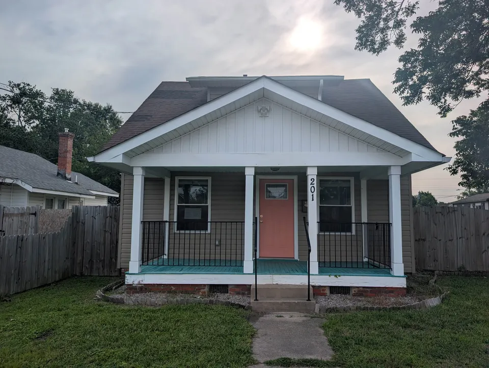 HUD Home — 201 N 12th Ave, Hopewell, VA 23860