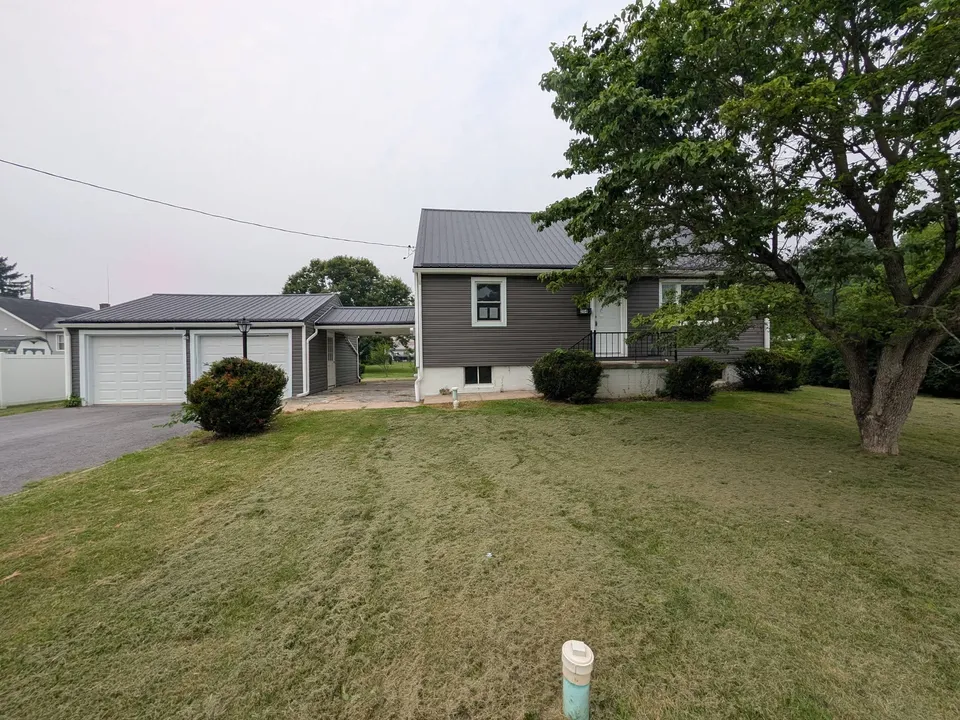 HUD Home β 204 Justice St, Hollidaysburg, PA 16648